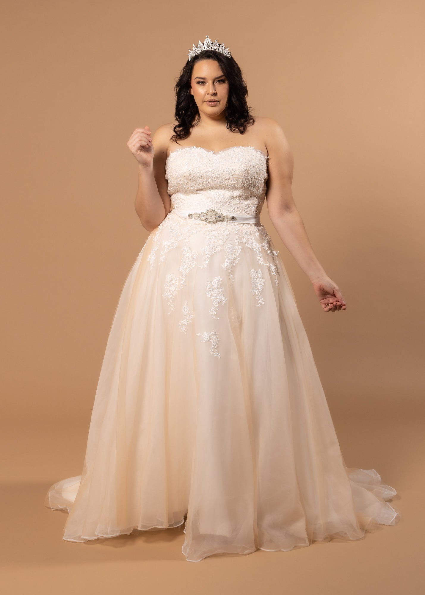 LOLA (Size 16)
