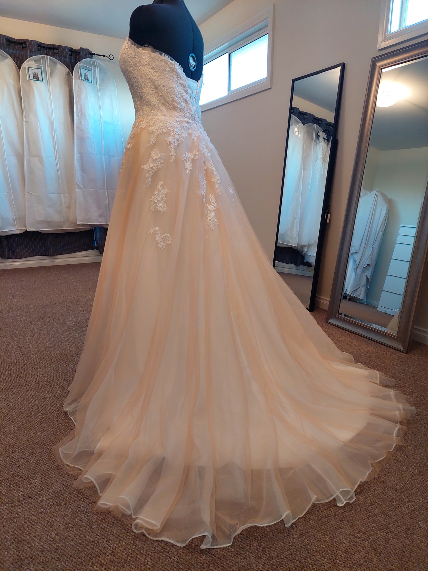LOLA (Size 16)