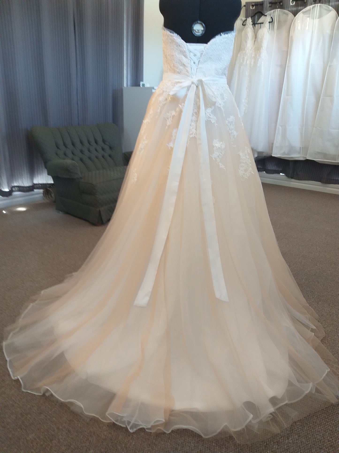 LOLA (Size 16)